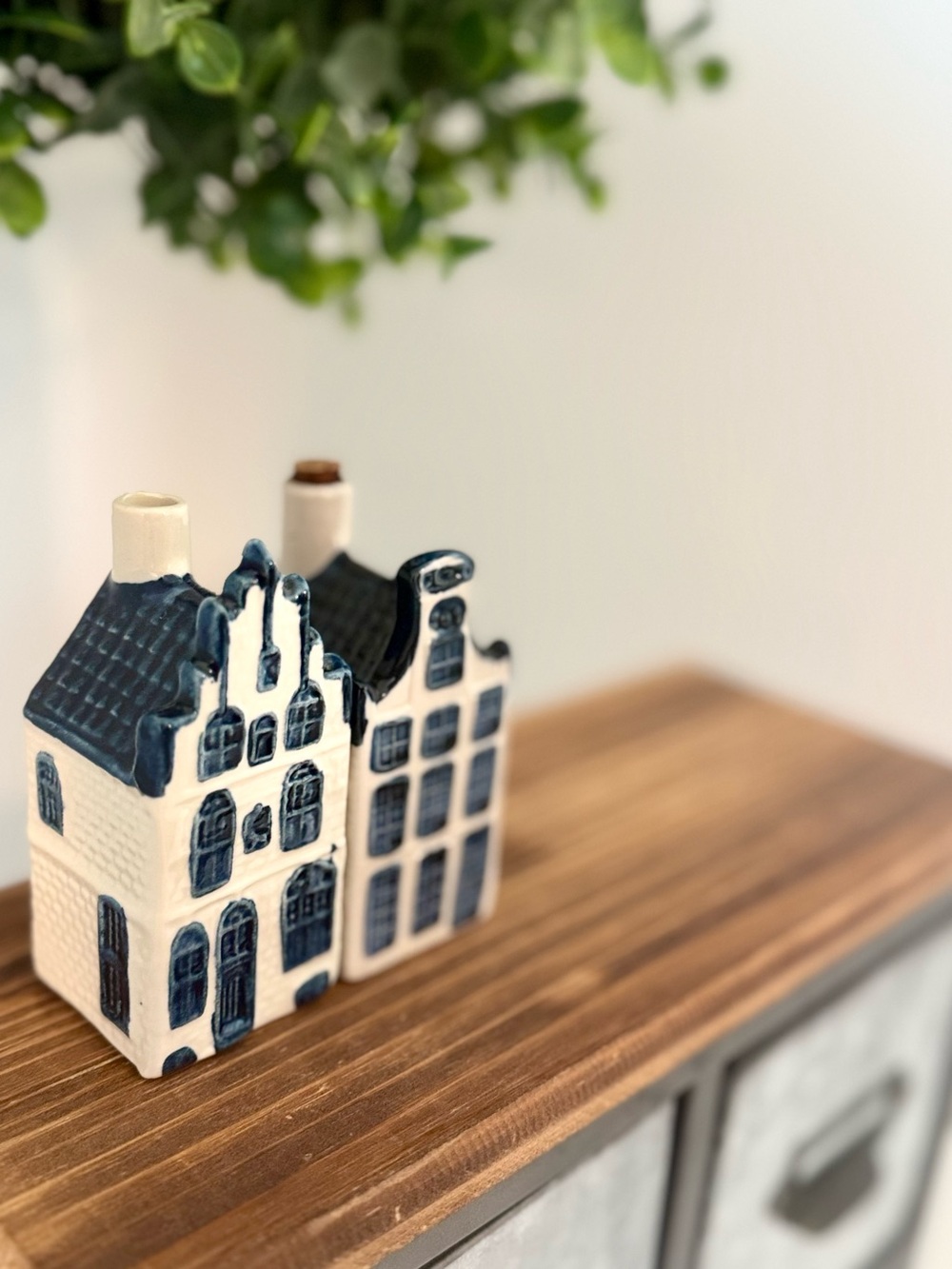 Set of KLM Delft Blue Houses - Picture 3 of 7